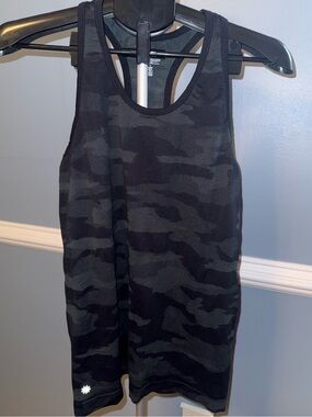 Athleta Racerback Performance Tank Top Black Camo Size Large- EUC
